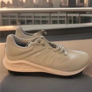 New Womens ASICS COMUTORA Running Shoe Lightweight Sz 9M glacier grey T881N NWOT